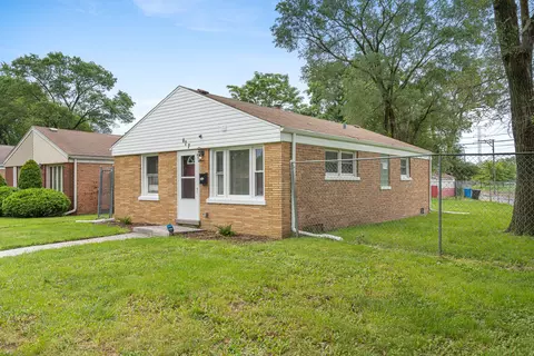 477 W 126th St, Chicago, IL 60628
