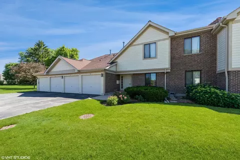 924 E Kings Row #1, Palatine, IL 60074