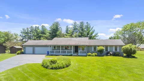 631 Fieldcrest Rd, Belvidere, IL 61008