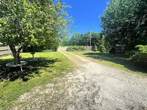 Exterior - 1141 1st Ave, Ottawa, IL 61350 photo 6 of 6