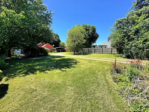 Exterior - 1141 1st Ave, Ottawa, IL 61350 photo 5 of 6