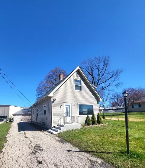 705 Peck Pl, Elgin, IL 60120