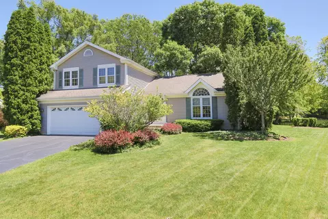 1018 Holly Cir, Lake Zurich, IL 60047