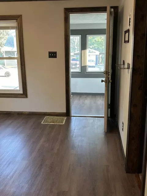 34 W Walnut St, Albion, IL 62806 photo 3