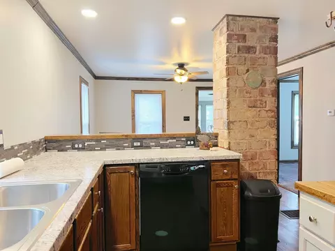 34 W Walnut St, Albion, IL 62806 photo 11