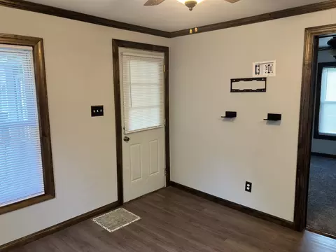 34 W Walnut St, Albion, IL 62806 photo 5