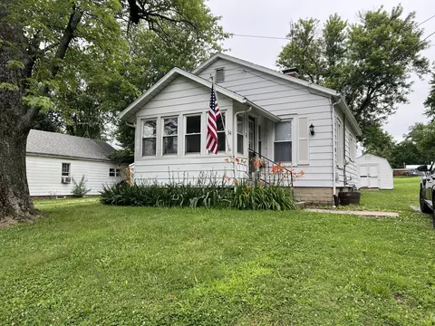 34 W Walnut St, Albion, IL 62806
