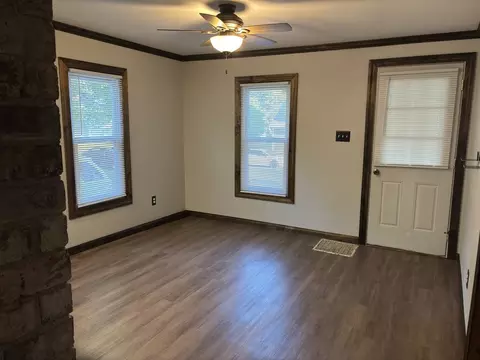 34 W Walnut St, Albion, IL 62806 photo 4