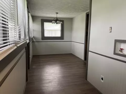 34 W Walnut St, Albion, IL 62806 photo 25