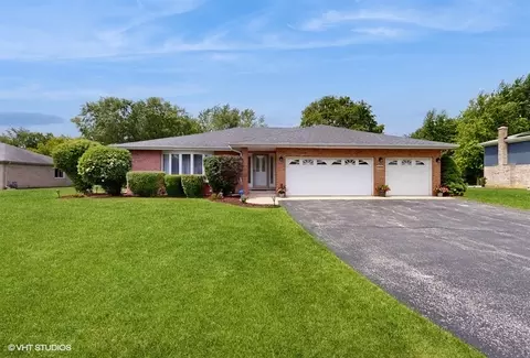 24544 S Wildwood Trl, Crete, IL 60417