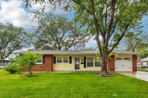 1096 Stratford Ln, Hanover Park, IL 60133