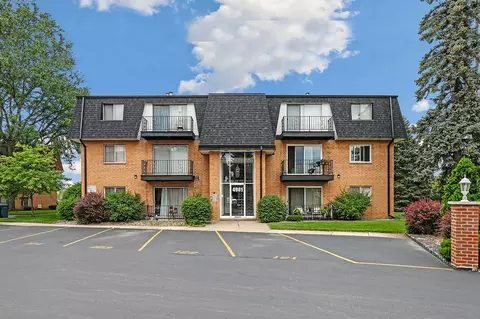 4901 W 109th St #204, Oak Lawn, IL 60453
