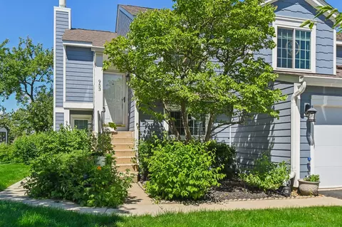 953 Mallard Cir #953, Schaumburg, IL 60193
