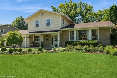 915 E Patten Dr, Palatine, IL 60074