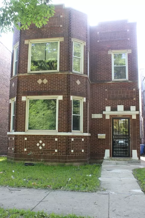 9015 S Muskegon Ave, Chicago, IL 60617