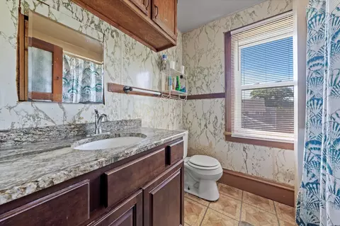 Bath - 274 N Jackson St, Elgin, IL 60123 photo 1 of 1