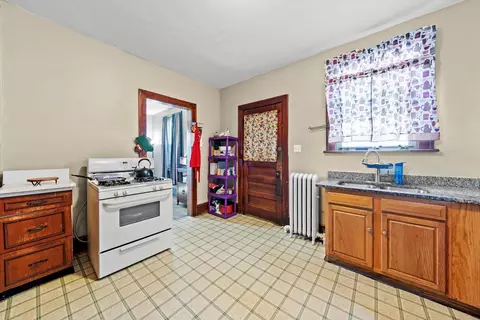 Kitchen - 274 N Jackson St, Elgin, IL 60123 photo 3 of 4