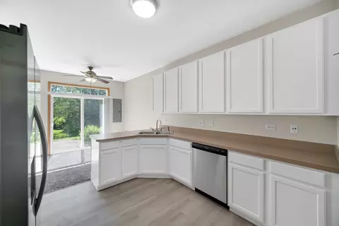 1462 Millbrook Dr, Algonquin, IL 60102 photo 2