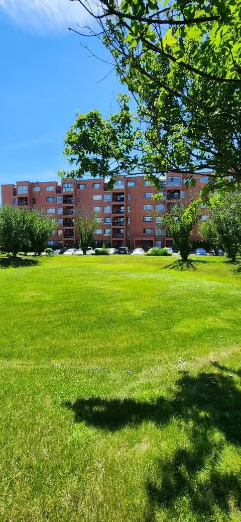 3700 Capri Ct #403, Glenview, IL 60025