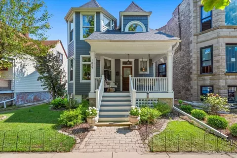 1827 W Belle Plaine Ave, Chicago, IL 60613