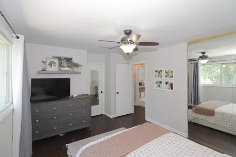 Bedroom - 1990 Nottingham Ln, Wheaton, IL 60189 photo 2 of 3