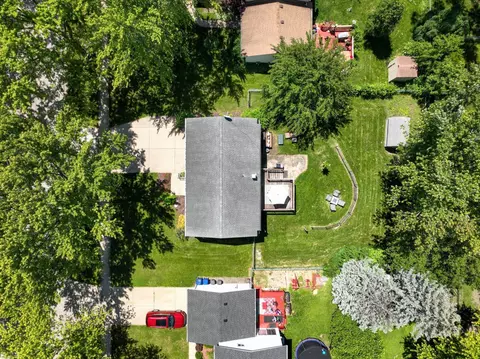 View/Area - 1990 Nottingham Ln, Wheaton, IL 60189 photo 1 of 2