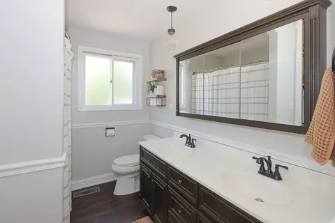 Bath - 1990 Nottingham Ln, Wheaton, IL 60189 photo 1 of 2