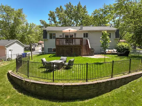 Exterior - 1990 Nottingham Ln, Wheaton, IL 60189 photo 3 of 5