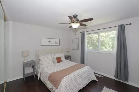 Bedroom - 1990 Nottingham Ln, Wheaton, IL 60189 photo 1 of 3