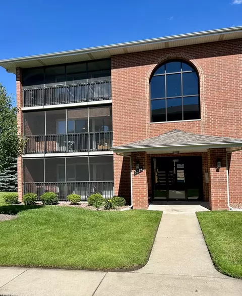 5029 W Circle Dr #203, Crestwood, IL 60445
