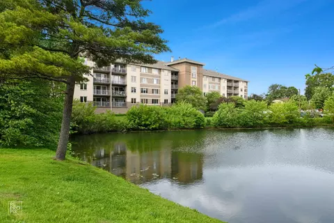 480 E Montrose Ave #409, Wood Dale, IL 60191