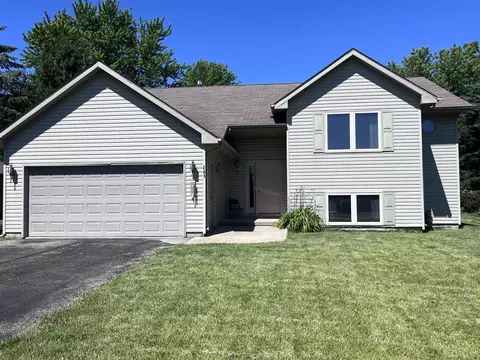 243 Briar Cliff St SW, Poplar Grove, IL 61065