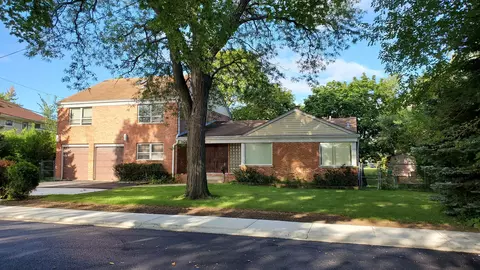 8352 N New England Ave, Niles, IL 60714