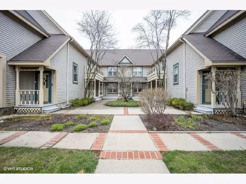 779 Regina Ct #779, Woodstock, IL 60098