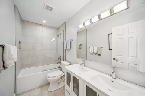 Bath - Undisclosed, Chicago, IL 60643 photo 2 of 4
