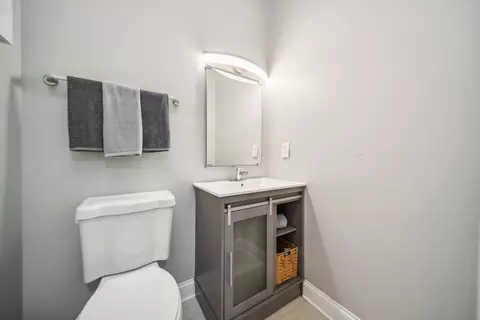 Bath - Undisclosed, Chicago, IL 60643 photo 1 of 4