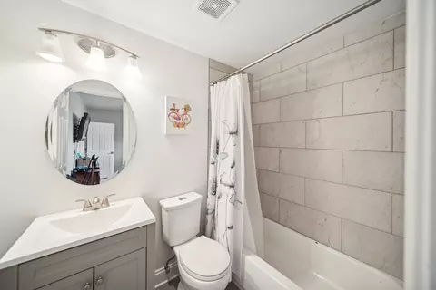 Bath - Undisclosed, Chicago, IL 60643 photo 4 of 4