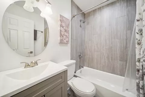 Bath - Undisclosed, Chicago, IL 60643 photo 3 of 4