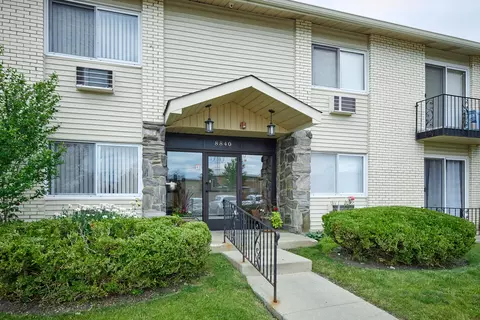 8840 N Western Ave #2D, Des Plaines, IL 60016