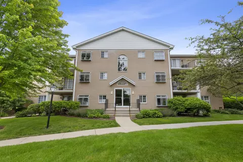 466 S President St #203, Carol Stream, IL 60188