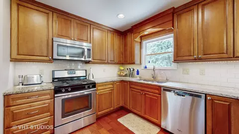 Kitchen - 683 Paddock Ln, Batavia, IL 60510 photo 2 of 3