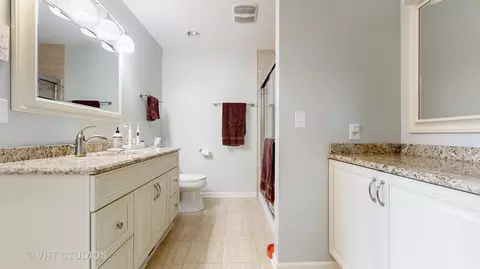 Bath - 683 Paddock Ln, Batavia, IL 60510 photo 2 of 3