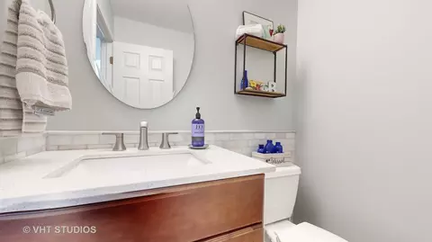 Bath - 683 Paddock Ln, Batavia, IL 60510 photo 1 of 3