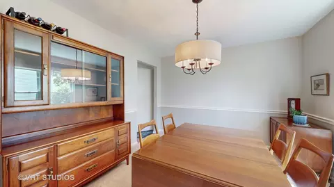 Dining - 683 Paddock Ln, Batavia, IL 60510 photo 3 of 4
