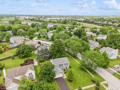 View/Area - 683 Paddock Ln, Batavia, IL 60510 photo 2 of 6