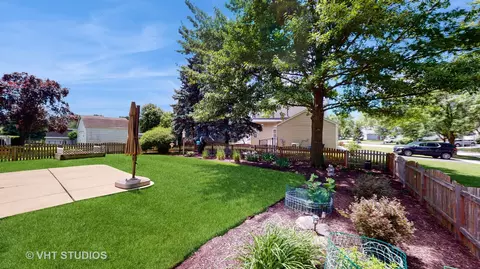 Exterior - 683 Paddock Ln, Batavia, IL 60510 photo 3 of 5