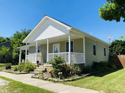 414 W Washington St, Utica, IL 61373
