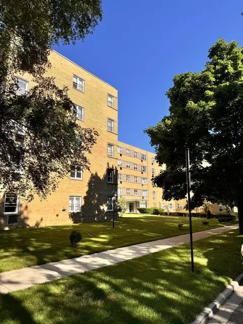 2025 W Granville Ave #208, Chicago, IL 60659