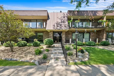 11114 Spathis Dr #2D, Palos Hills, IL 60465