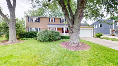 229 N Braintree Dr, Schaumburg, IL 60194